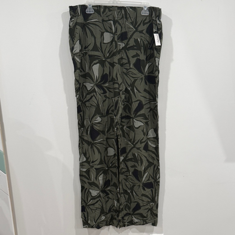 Reitmans Tall Army Green Leaf Print Wide Leg Pants